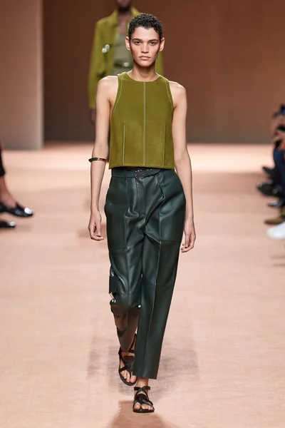 Look 1